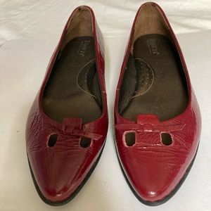 Born dark red crinkle patent leather flats 7